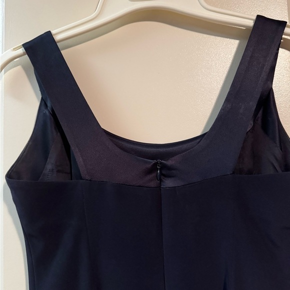 TAHARI-Elegant Black Sleeveless Dress - Picture 5 of 7